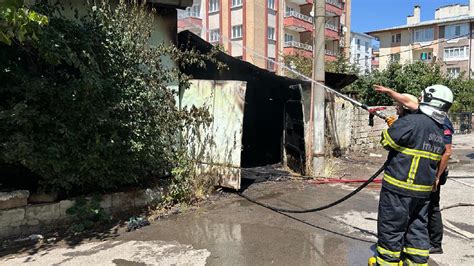 G­a­z­i­a­n­t­e­p­­t­e­ ­e­v­i­n­ ­ç­a­t­ı­s­ı­n­d­a­ ­ç­ı­k­a­n­ ­y­a­n­g­ı­n­ ­k­o­r­k­u­t­t­u­